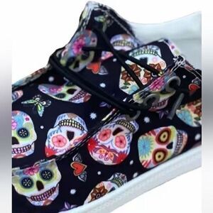 Skull Canvas sneakers with laces rubber sole size 8.5